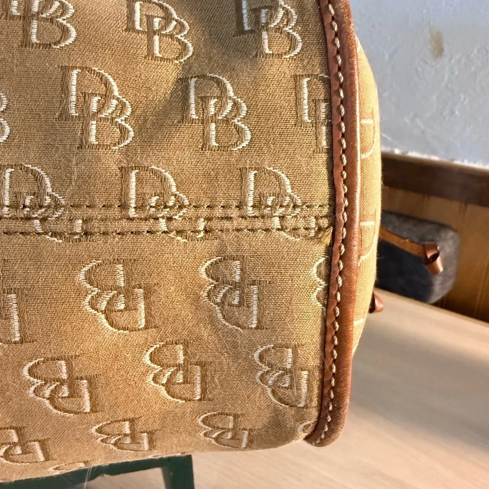 Dooney & Bourke stylish tan